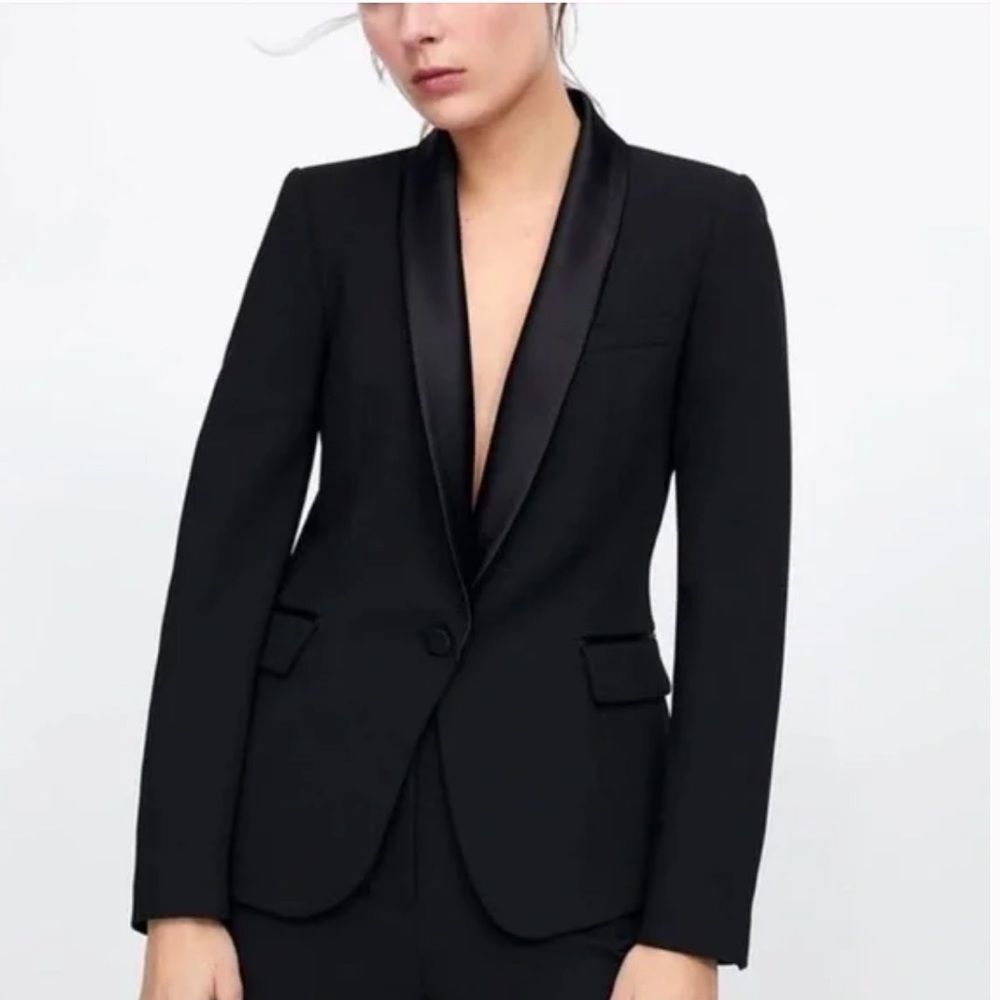 Zara woman’s black satin tuxedo lapel collar jacket blazer in size Large